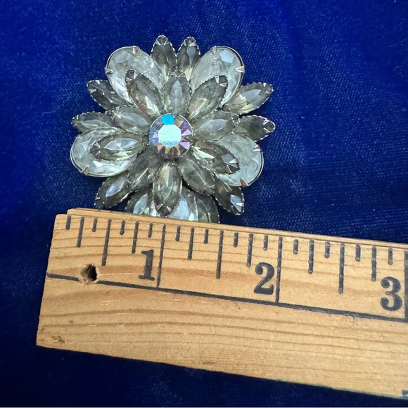 Vintage Large Cluster Clear AB Crystal Rhinestone Brooch Flower Silver Setting - Picture 9 of 9